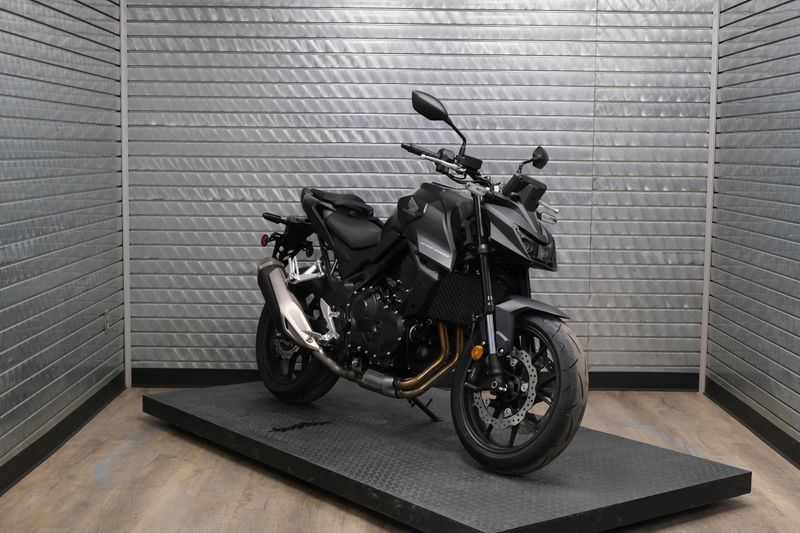 NEW 2025 HONDA CB750 HORNET Image 1