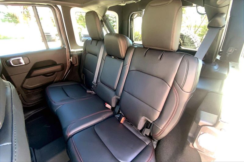 2025 Jeep Wrangler Unlimited Rubicon X photo 9