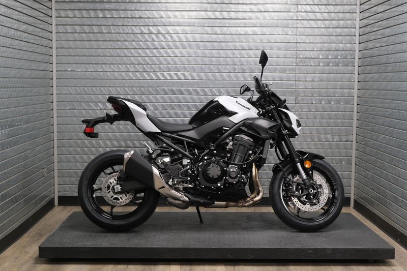 NEW 2026 KAWASAKI Z900 ABS Image 2