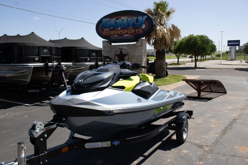 NEW 2025 SEADOO RXPX 325 WITH SOUND SYSTEM Image 5