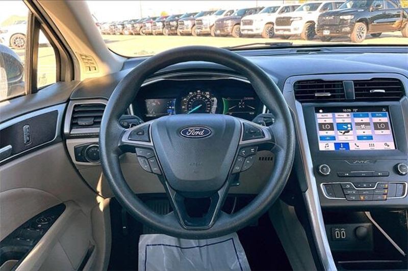 2019 Ford Fusion SEImage 5