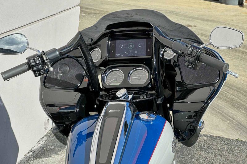 2023 Harley-Davidson Road Glide in a BIL BLU/BIL GRY exterior color. BMW Motorcycles of Temecula – Southern California 951-395-0675 bmwmotorcyclesoftemecula.com 