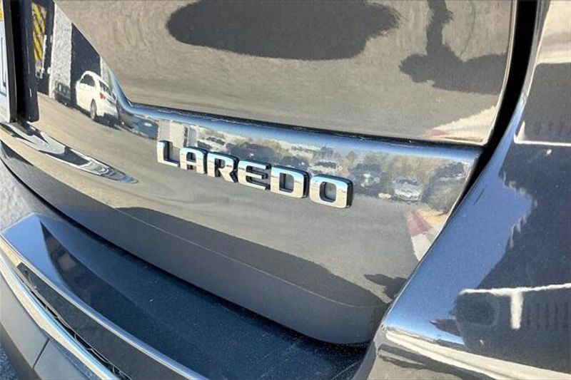 2022 Jeep Grand Cherokee L LaredoImage 31