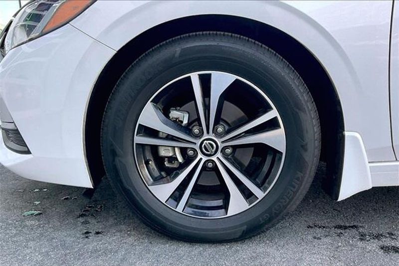 2022 Nissan Sentra SVImage 8