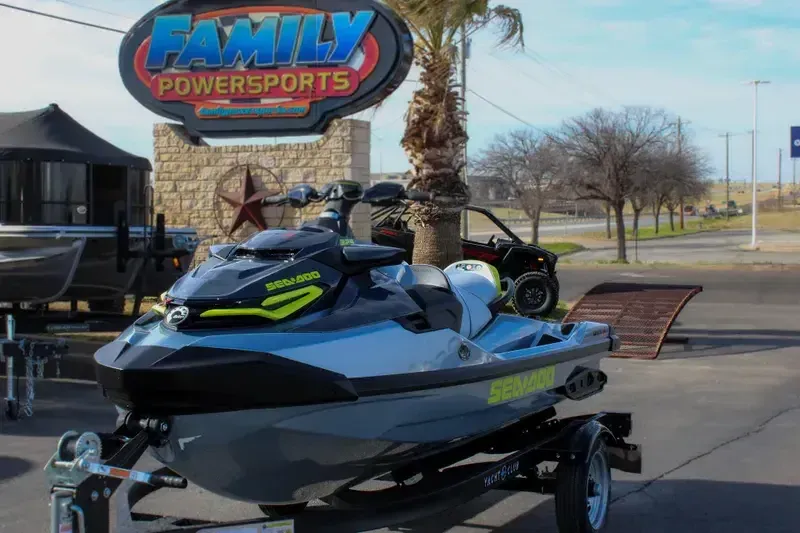 2025 SEADOO RXTX 325 WITH SOUND SYSTEM ICE METAL AND MANTA GREEN Image 5