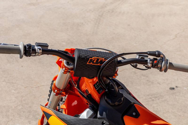 2025 KTM 450 SXF FACTORY EDITION Image 7