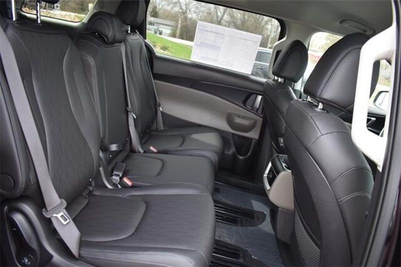 2025 Kia Carnival LXSImage 13