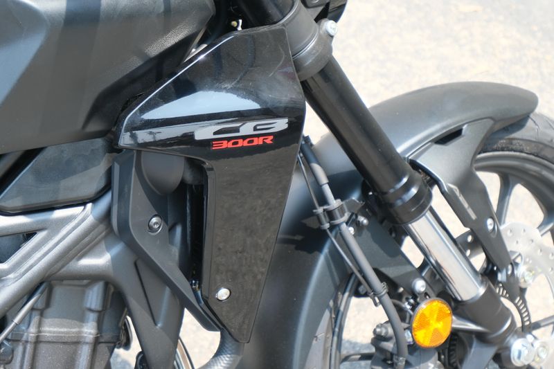 2025 Honda CB300R ABS MATTE BLACK METALLIC Image 17