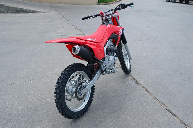 2025 Honda CRF250F RED Image 3