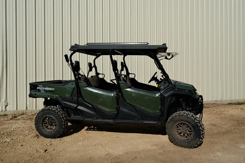 USED 2023 HONDA PIONEER 10006 CREW  DELUXE Image 2