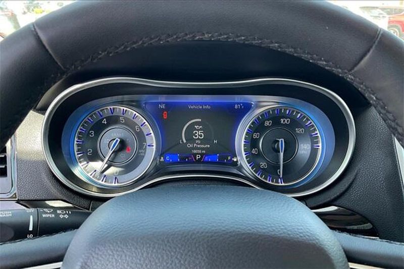 2023 Chrysler 300 TouringImage 20
