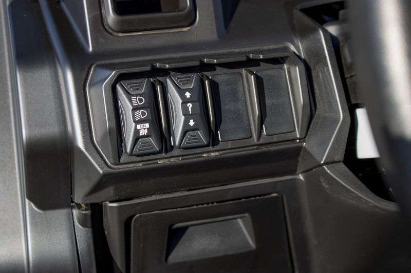 NEW 2026 CAN-AM DEFENDER XT HD11 WITH 1025 INCH TOUCHSCREEN Image 26