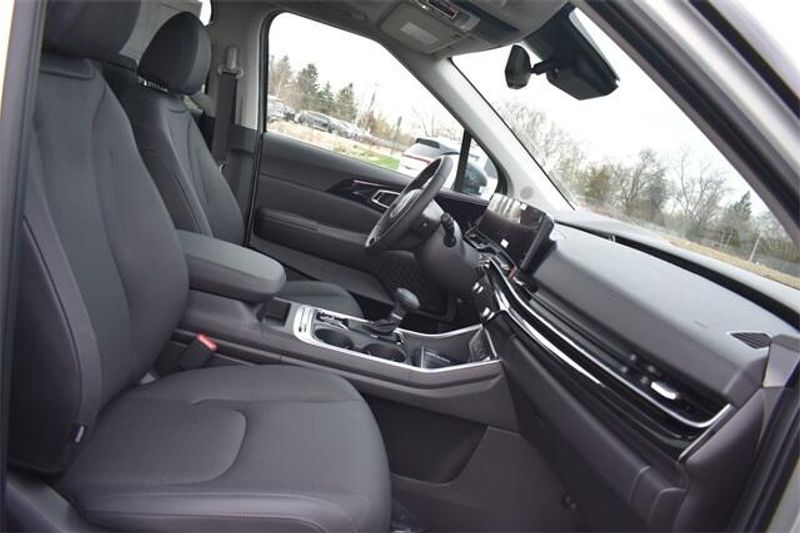 2025 Kia Carnival SX PrestigeImage 13