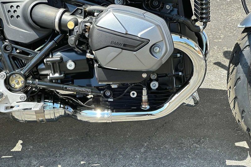 2023 BMW R nineT in a OPTION 719 ALUMINUM exterior color. BMW Motorcycles of Temecula – Southern California 951-395-0675 bmwmotorcyclesoftemecula.com 
