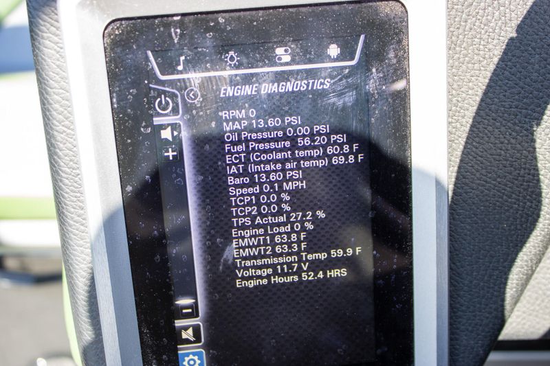 2023 MALIBU M220Image 35