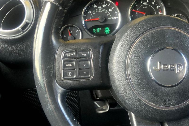 2016 Jeep Wrangler Unlimited Sahara photo 15