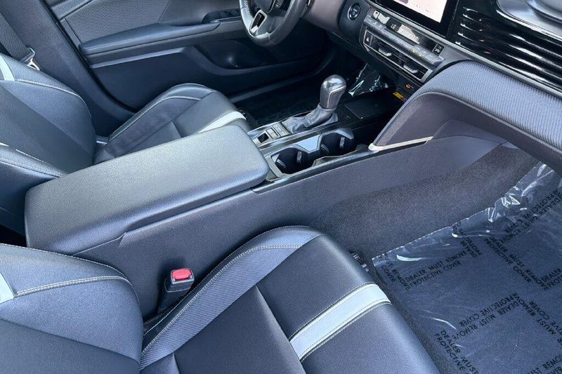 Used 2025 Toyota Camry SEImage 14