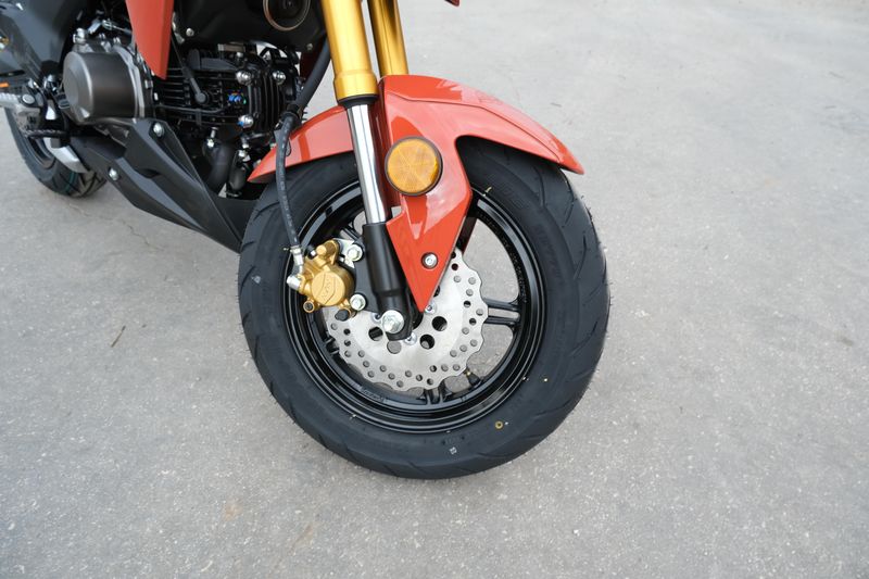 2025 Kawasaki Z125 PRO PEARL LAVA ORANGEImage 16