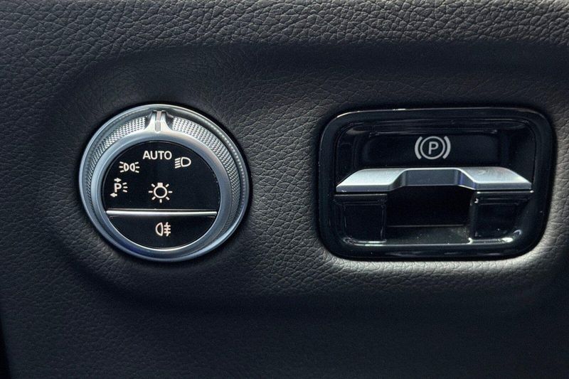 Used 2023 Mercedes-Benz EQS 450Image 33