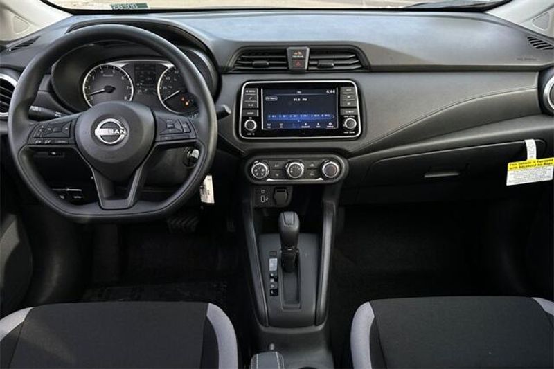 2025 Nissan Versa 1.6 SImage 10