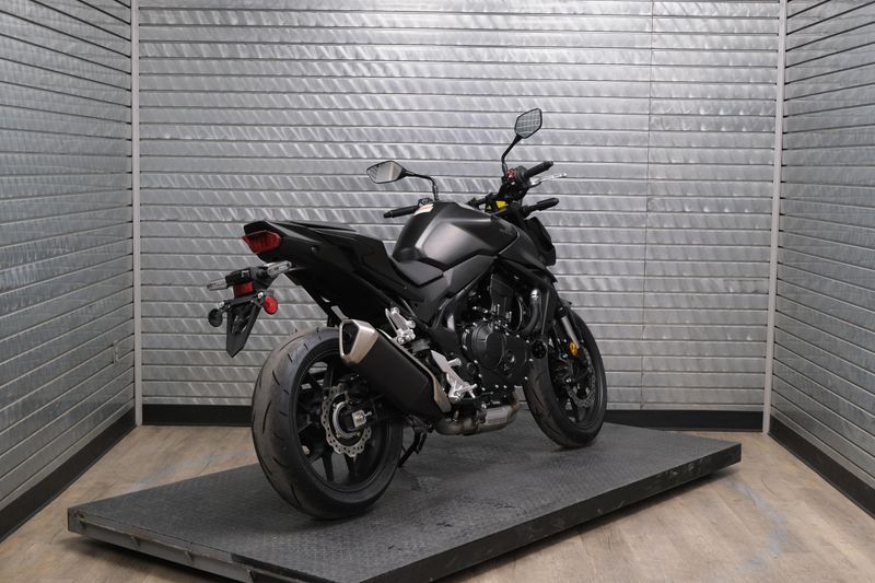 NEW 2025 HONDA CB750 HORNET Image 3