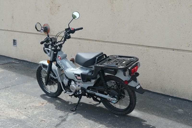 2025 Honda TRAIL 125 PEARL SMOKY GRAY Image 5