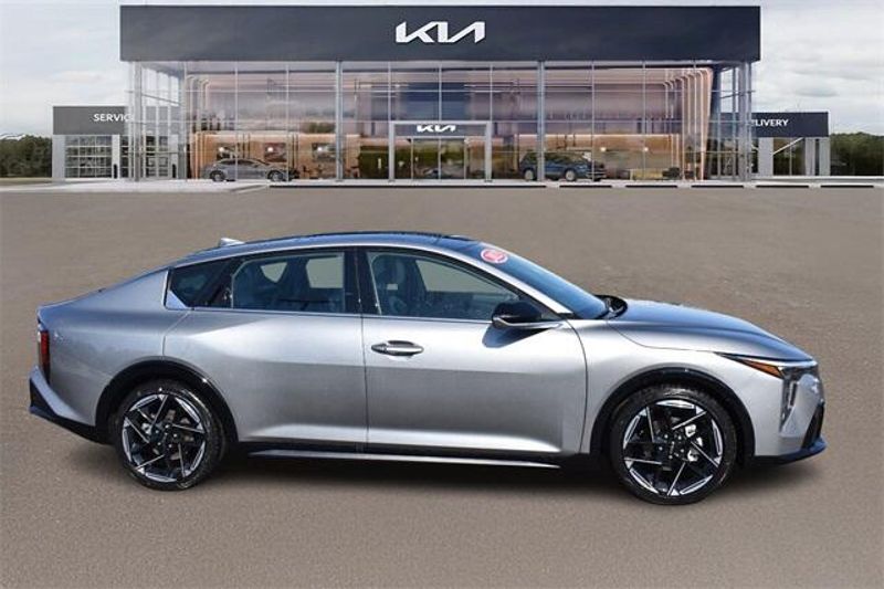 2025 Kia K4 GT-LineImage 2