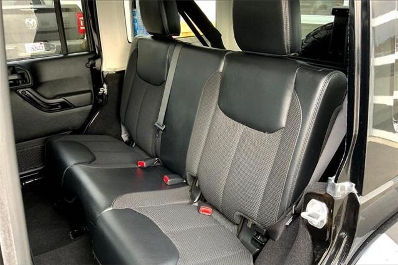 Used 2017 Jeep Wrangler JK Unlimited SaharaImage 25