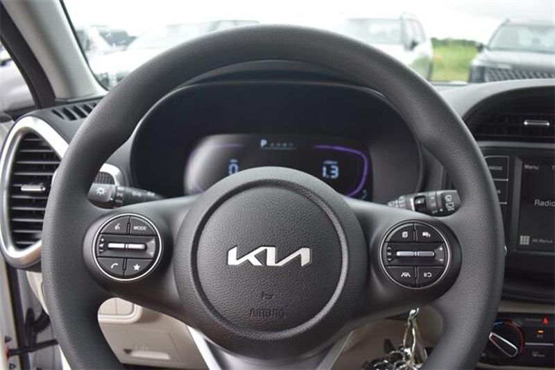 New 2025 Kia Soul LXImage 23