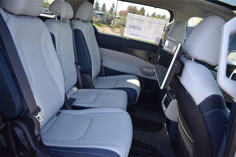2025 Kia Carnival Hybrid SX PrestigeImage 18