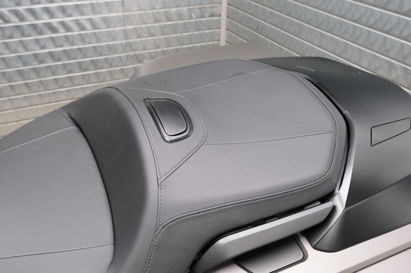 NEW 2026 HONDA GOLDWING AUTOMATIC DCT Image 17