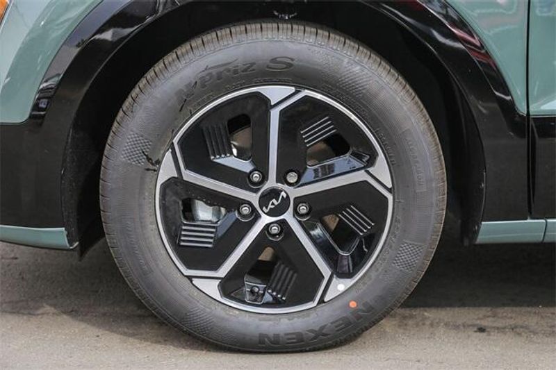 New 2025 Kia Niro SXImage 19