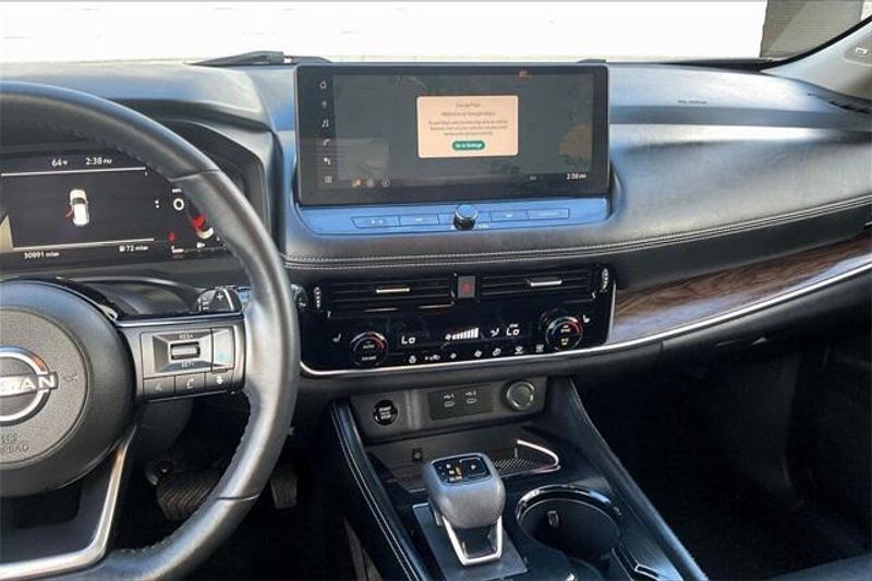 2024 Nissan Rogue Platinum photo 3