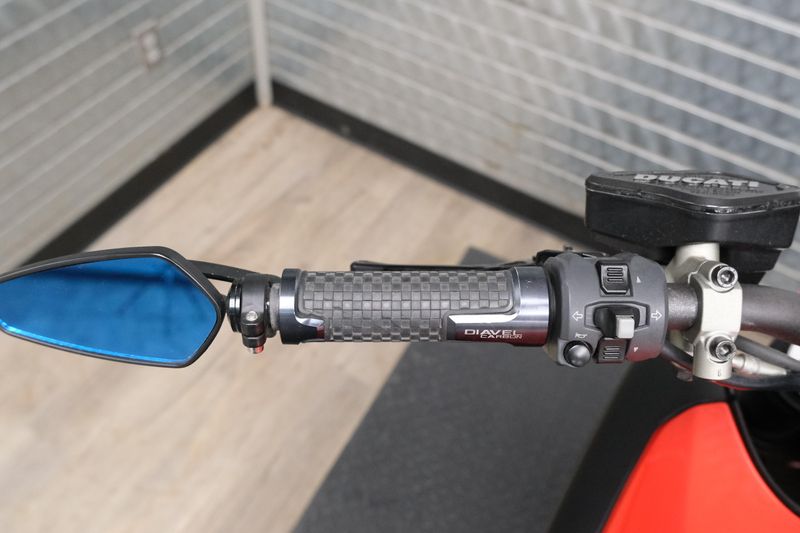 USED 2015 DUCATI DIAVEL Image 16