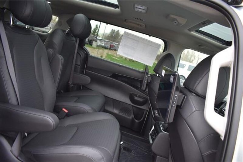 2025 Kia Carnival SX PrestigeImage 17