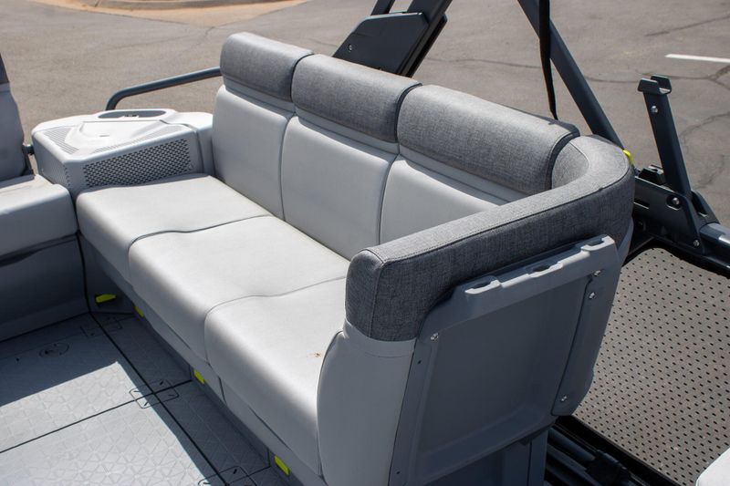 NEW 2026 SEADOO SWITCH SPORT 18 300HP TECH PACKAGE WITH PAINTED TRAILER Image 17