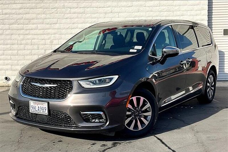 2023 Chrysler Pacifica Hybrid LimitedImage 1