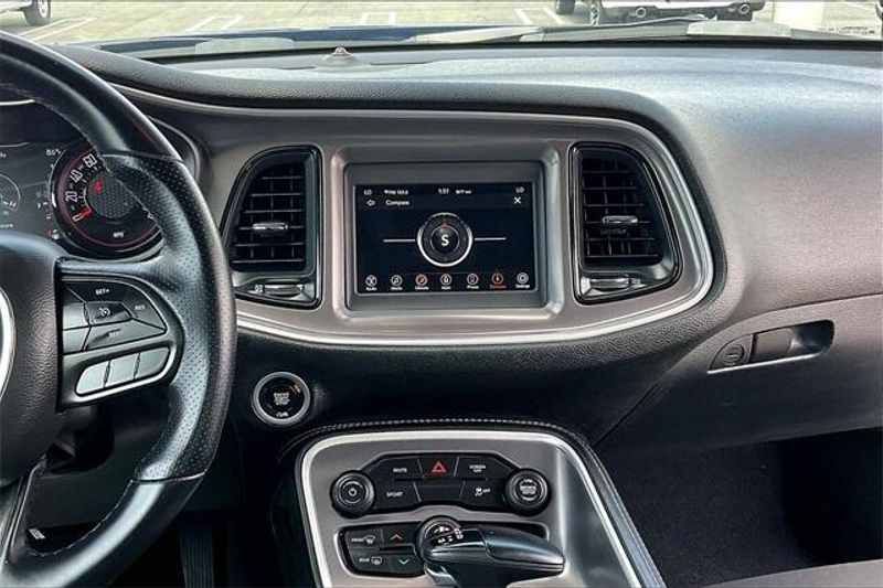 2022 Dodge Challenger SXTImage 5