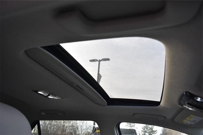 New 2025 Kia Niro EX TouringImage 13