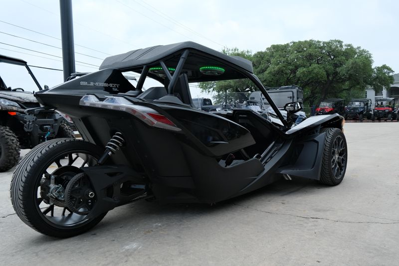 NEW 2025 POLARIS SLINGSHOT SL AUTODRIVE  in a JET BLACK exterior color. Family PowerSports (877) 886-1997 familypowersports.com 