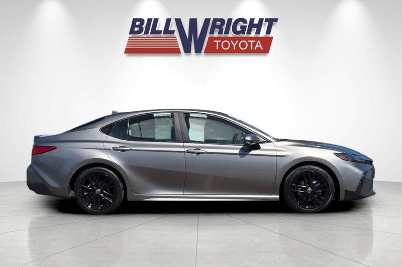 Used 2025 Toyota Camry SEImage 2