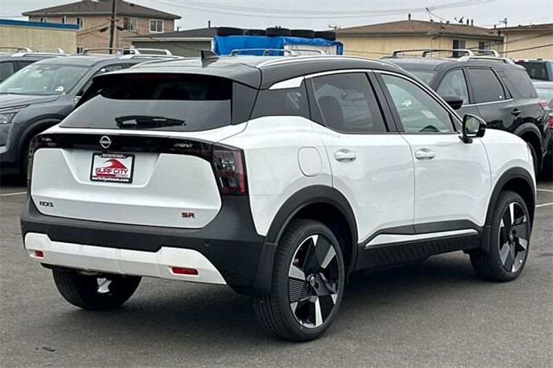 New 2025 Nissan Kicks SRImage 3
