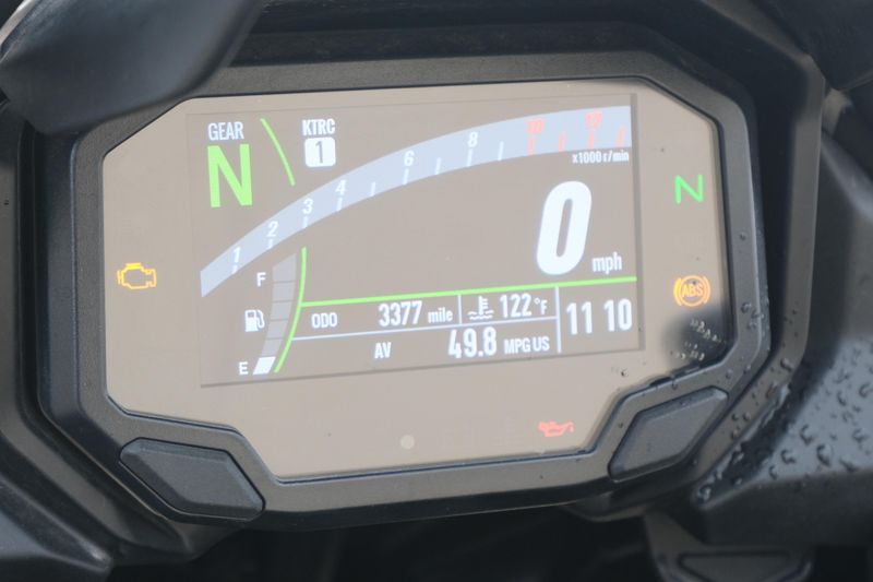 2023 Kawasaki VERSYS 650 LT METALLIC SPARK BLACK AND METALLIC FLAT SPARK BLACK Image 11
