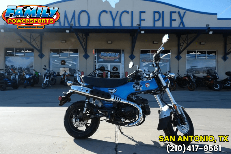 2025 Honda DAX125 PEARL GLITTERING BLUEImage 1