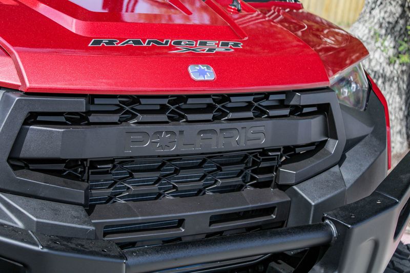 2025 Polaris RANGER CREW XP 1000 PREMIUM  SUNSET RED Image 22
