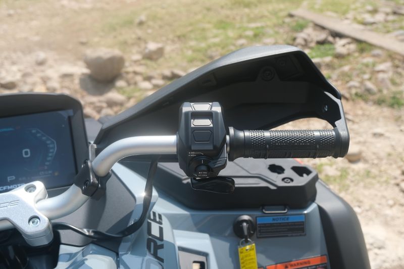2025 CFMOTO CFORCE 1000 TOURING TUNDRA GREY Image 16