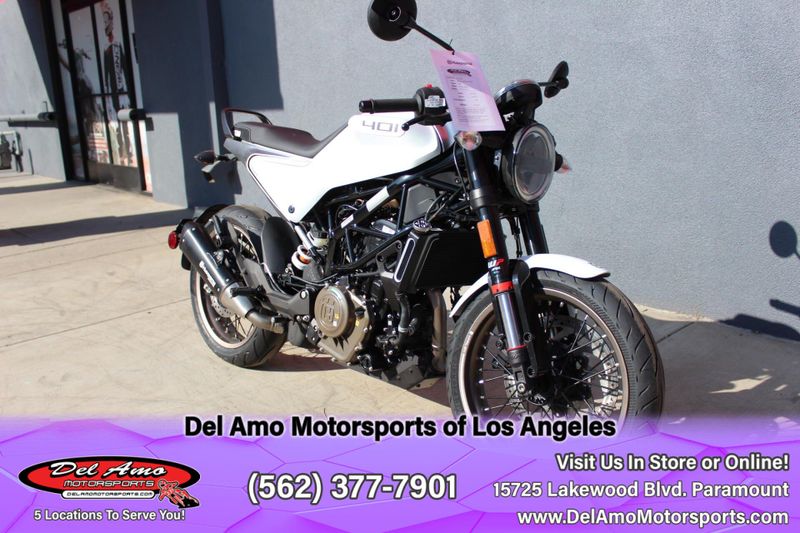 2023 HUSQVARNA VITPILEN 401  in a WHITE exterior color. Del Amo Motorsports of Los Angeles (562) 262-9181 delamomotorsports.com 