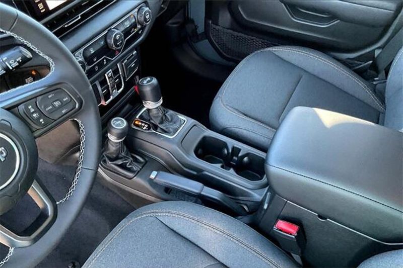 New 2025 Jeep Wrangler 4-door Sport SImage 7