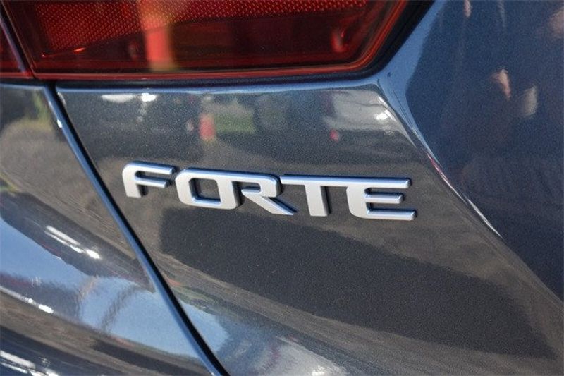 2024 Kia Forte LXSImage 5