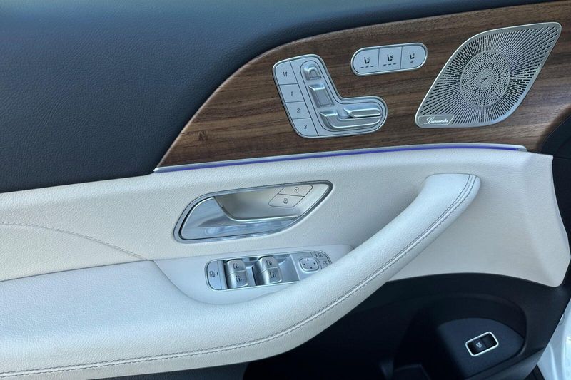 Used 2025 Mercedes-Benz GLS 450Image 11